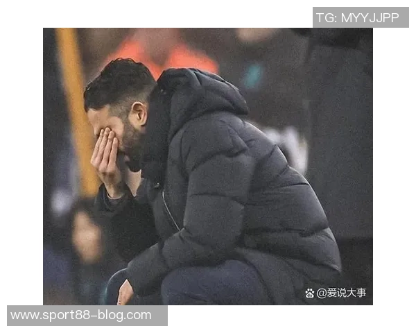 曼联理发哥高歌阿莫林之歌庆祝球队联赛三连胜仅需两场胜利 曼联理发哥高歌阿莫林之歌庆祝球队联赛三连胜仅需两场胜利